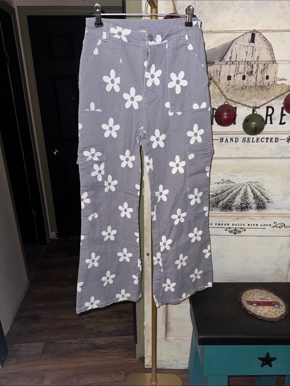 BiBi Gray Wide-Leg Jeans with White Daisy Print